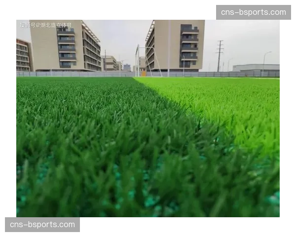 特写:伯恩利主场草坪管理员,如何在英伦三月多雨气候下维护高质量草皮 特写:伯恩利主场草坪管理员,如何在英伦三月多雨气候下维护高质量草皮